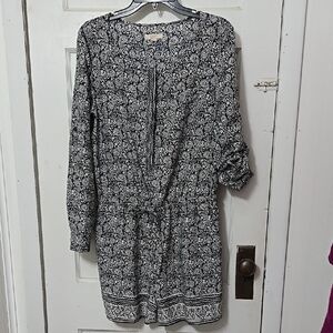 Ann TAYLOR LOFT SHORTS ROMPER NAVY WHITE PAISLEY PRINT  ADJ SLEEVES SZ 4